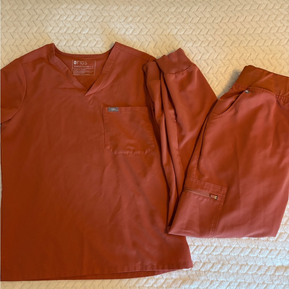 Figs Women's Scrub Set in Rust